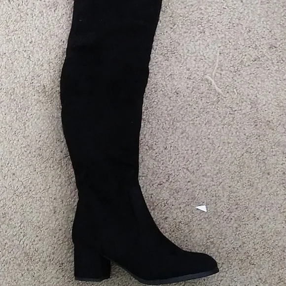 Dream Pairs nwbox. Size 7. Comes with dust bags - Picture 3 of 9